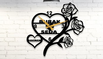 Kişiye Özel Kalp ve Güller Desenli Duvar Saati